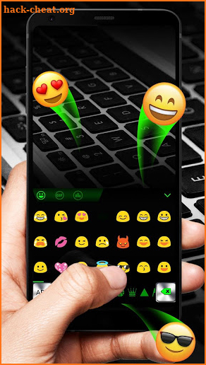 The metallic green keyboard theme screenshot